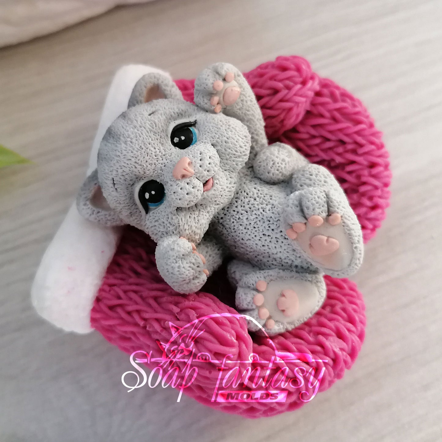 Little kitten purr-purr on the back silicone mold for soap making