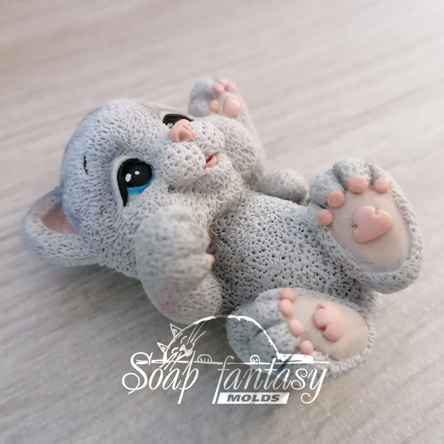 Little kitten purr-purr on the back silicone mold for soap making