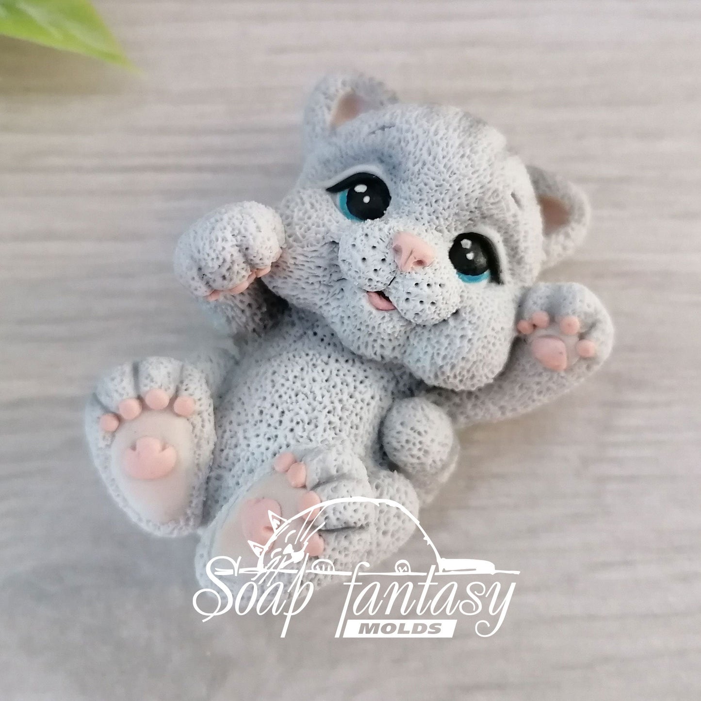 Little kitten purr-purr on the back silicone mold for soap making