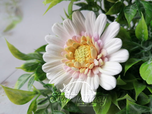 GARAGE SALE >> Mini chrysanthemum "Lucie" silicone mold for soap making
